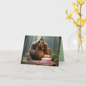 Carte d'anniversaire Bigfoot – Sasquatch mignon (Fleur jaune)