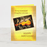 Carte d'anniversaire de belle-fille avec un violon<br><div class="desc">Une carte musicale comportant un violon se trouvant sur la soie. À l'arrière-plan est une page de la musique de feuille. Voyez la gamme entière des cartes pour des âges et des rapports dans mon magasin. Tout le copyright Norma Cornes d'illustration</div>