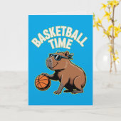 Carte d'anniversaire de capybara de basketball (Fleur jaune)