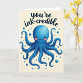 Carte d'anniversaire de créature bleue mignonne (Fleur jaune)