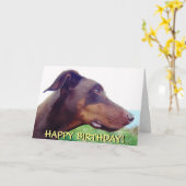 Carte d'anniversaire de doberman rouge (Fleur jaune)