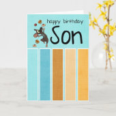 carte d'anniversaire de fils avec le gâteau et la (Fleur jaune)