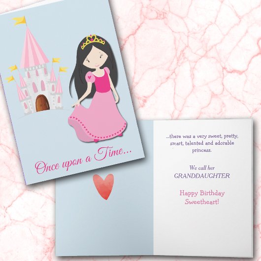 Carte d'anniversaire de la mignonne Brunette Princ