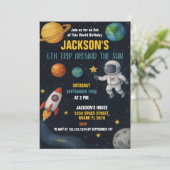 Carte d'anniversaire de l'espace modifiable (Debout devant)