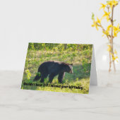Carte d'anniversaire de l'ours noir promenant (Fleur jaune)