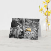 Carte d'anniversaire de paparazzi d'iguane (Fleur jaune)