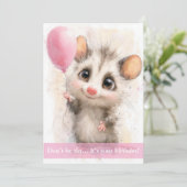 Carte d'anniversaire d'opossum (Debout devant)