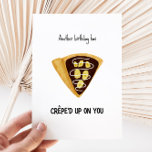 Carte d'anniversaire drôle Crepe<br><div class="desc">Un autre anniversaire a crêpe'd sur vous - drôle de carte d'anniversaire de jeu de mots avec une illustration d'une crêpe au chocolat avec des tranches de banane.</div>