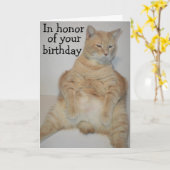 Carte d'anniversaire drôle de chat Manx gras assis (Fleur jaune)