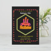 Carte d'anniversaire du néon papillon (Debout devant)
