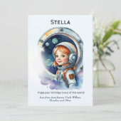 Carte d'anniversaire Fille astronaute dans une fus (Debout devant)