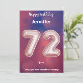 Carte d'anniversaire heureuse à 72 ans (Debout devant)