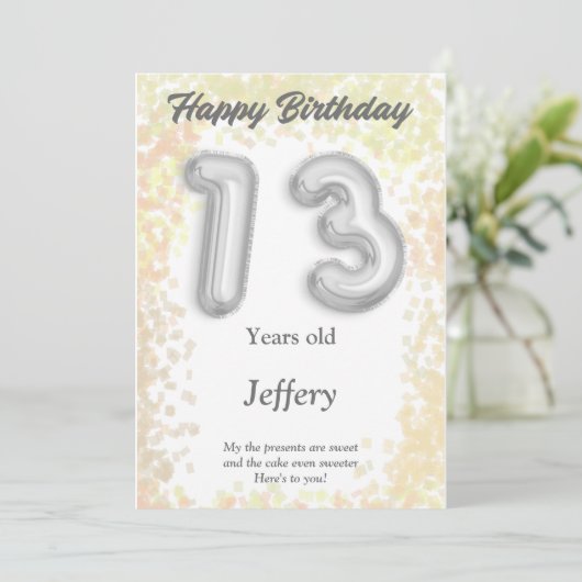 Carte d'anniversaire heureuse à treize ans (Debout devant)