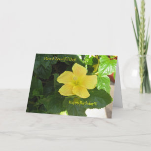 Carte d'anniversaire jaune de ketmie d'ambres