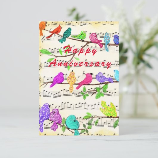 Carte d'anniversaire joyeuse avec de mignons oisea (Debout devant)