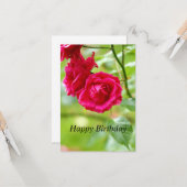 Carte d'anniversaire Joyeuse avec des roses rouges (Devant/Arrière en situation)