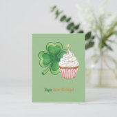 Carte d'anniversaire joyeuse de la Saint-Patrick (Debout devant)