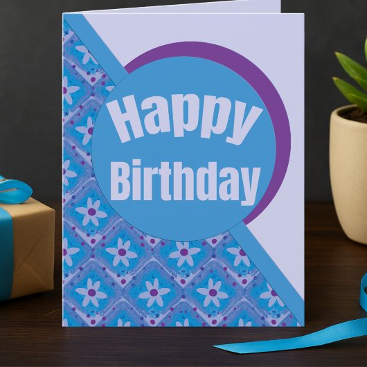 Carte d'anniversaire moderne avec des carrés viole