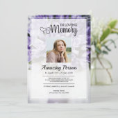 Carte d'annonce de funérailles avec bouquet de fle (Debout devant)