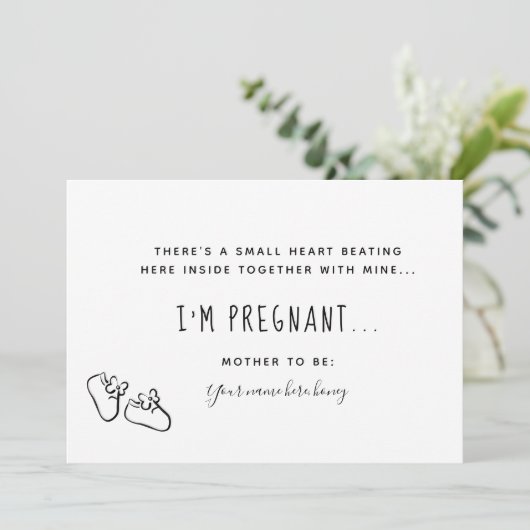 Carte d'annonce de grossesse rose délicate (Debout devant)