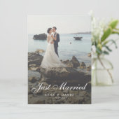 Carte d'annonce de mariage pour jeunes mariés en f (Debout devant)