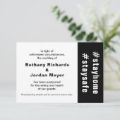 Carte d'annonce de mariage reporté Stay Home Safe (Debout devant)
