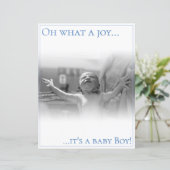 Carte d'annonce de naissance avec bébé (Debout devant)
