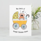 Carte d'annonce de naissance de bébé mignon dans u (Debout devant)