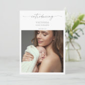Carte d'annonce de naissance de bébé photo minimal (Debout devant)