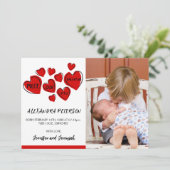 Carte d'annonce de naissance Saint-Valentin cœur d (Debout devant)