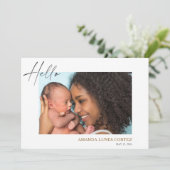 Carte d'annonce de naissance simple avec photo de  (Debout devant)