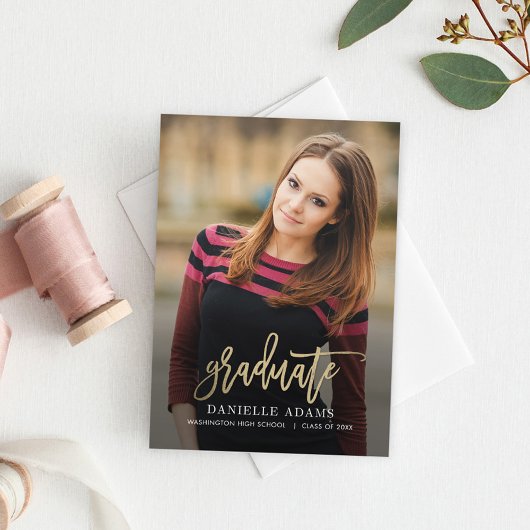 Carte d'annonce de remise de diplôme à couleur mod