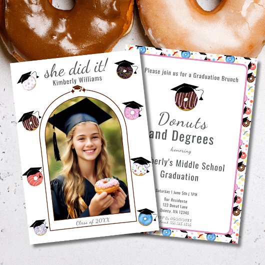 Carte d'annonce de remise de diplômes Donuts and D