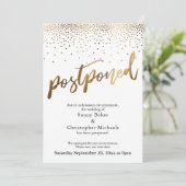 Carte d'annonce de report de mariage avec confetti (Debout devant)