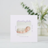 Carte d'annonce moderne de naissance de bébé fille (Debout devant)