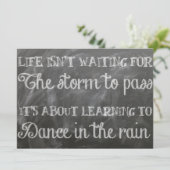 Carte danser sous la pluie (Debout devant)