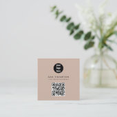 Carte D'appel Boho Beige QR Code Business Logo Moderne (Debout devant)