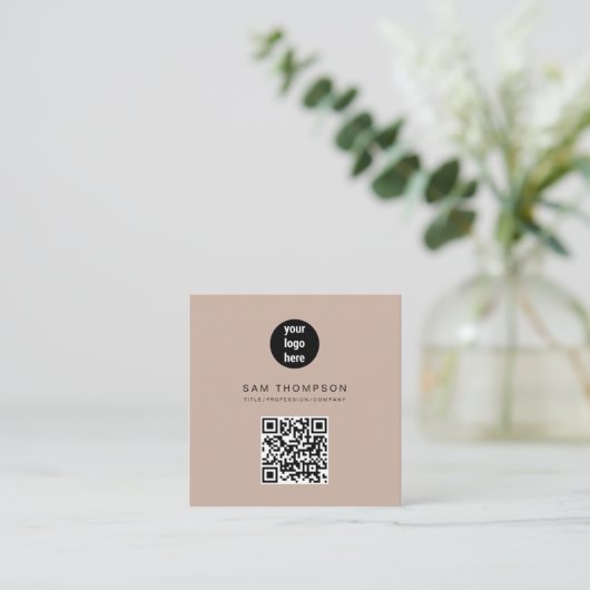 Carte D'appel Boho Beige QR Code Business Logo Moderne (Debout devant)