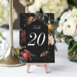 Carte Dark Moody Romantic Dutch Floral Mariage Table Num<br><div class="desc">Customisez le texte et la couleur arrière - plan derrière les fleurs. Le nombre se répète à l'avant et à l'arrière. Customisez et commandez 1 carte pour chaque table nécessaire.</div>