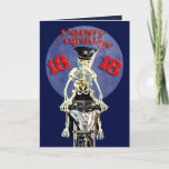 Carte de 18e anniversaire de Skeleton Biker<br><div class="desc">Un squelette faisant du cochon et fumant une cigarette. A l'intérieur,  on voit une photo d'un crâne et d'un verset éffrayant.  Une carte d'anniversaire très éffrayante.</div>