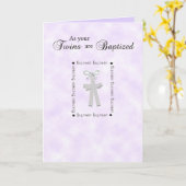 Carte de baptême de jumeaux sur le pourpre avec 2 (Fleur jaune)