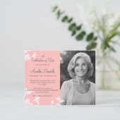 Carte de célébration de vie à fleur blanche de lil (Debout devant)