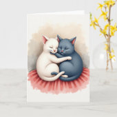 Carte de chats adorables s'étreignant (Fleur jaune)