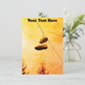 Carte de chaussures à pendre personnalisable (Debout devant)