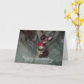 Carte de chiot de chiwawa de joyeux anniversaire (Fleur jaune)