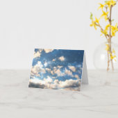 Carte de Congrats de Russe, nuages de ciel (Fleur jaune)