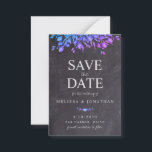 Carte De Correspondance Budget Rustic Chalkboard Floral Enregistrer la dat<br><div class="desc">Réservez la date! Annoncez votre mariage à vos amis et à votre famille avec ces écharpes rustiques à budget et eucalyptus bleu et violet enregistrer les cartes de date. Personnalisez avec les noms, la date du mariage, l'emplacement. Ajoutez toute autre information au verso. Ce mariage unique en matière de verdure...</div>