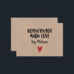 Carte De Correspondance Entreprise de petite taille Kraft fait maison avec<br><div class="desc">Une carte de note personnalisée "fait maison avec amour" sur un fond de couleur kraft. Rendez-la vôtre en ajoutant votre propre nom. Une jolie touche finale pour tous vos cadeaux faits maison. Le dos est vierge pour écrire un petit mot. Idéal pour une petite entreprise. Conçu pour vous par Blackberry...</div>