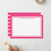 Carte De Correspondance Monogramme élégant rayé rose (Devant/Arrière en situation)