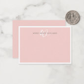 Carte De Correspondance Monogramme élégant rose pâle en écriture cursive (Devant/Arrière en situation)